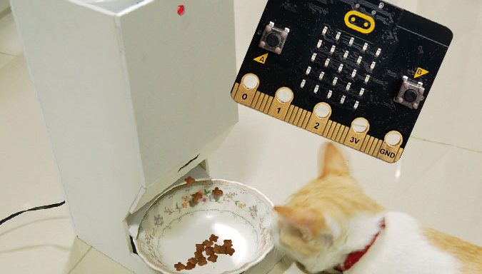 ใช้ micro:bit กับเครื่องให้อาหารแมวอัตโนมัติ (Update-210220)