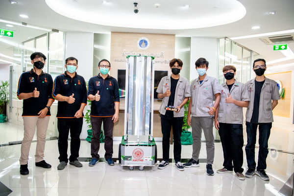 มจพ . มอบหุ่นยนต์ประดู่แดงฉายแสง UVC แก่สถาบันบำราศนราดูร สู้ภัยโควิค