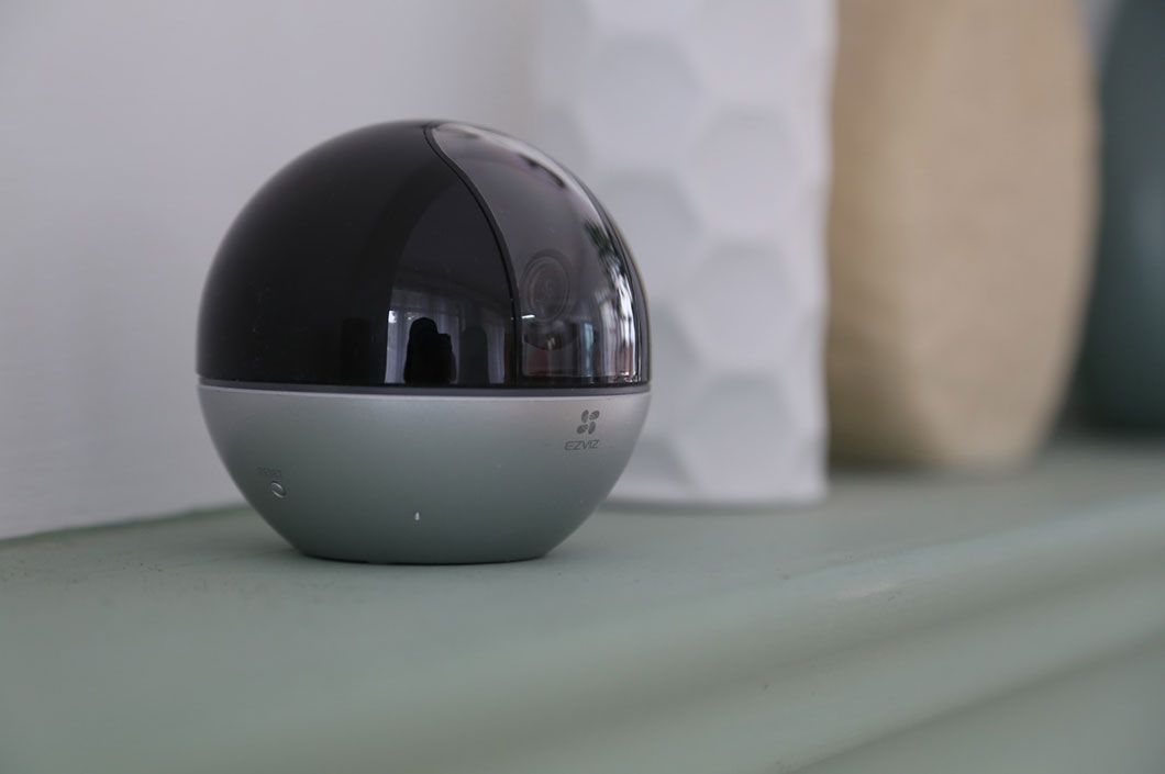 EZVIZ C6W ตรวจจับแม่นยำ ไม่พลาดทุกการเคลื่อนไหว ผู้ช่วยดูแลภายในบ้านหมุนได้ 360° พร้อมความละเอียด True-WRD